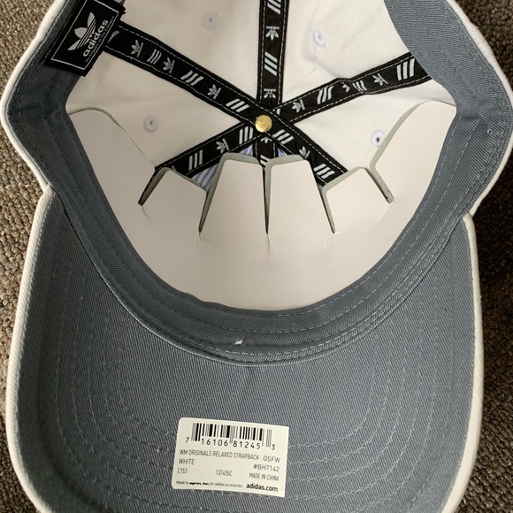 Adidas Women’s fit hat - Picture 5 of 5